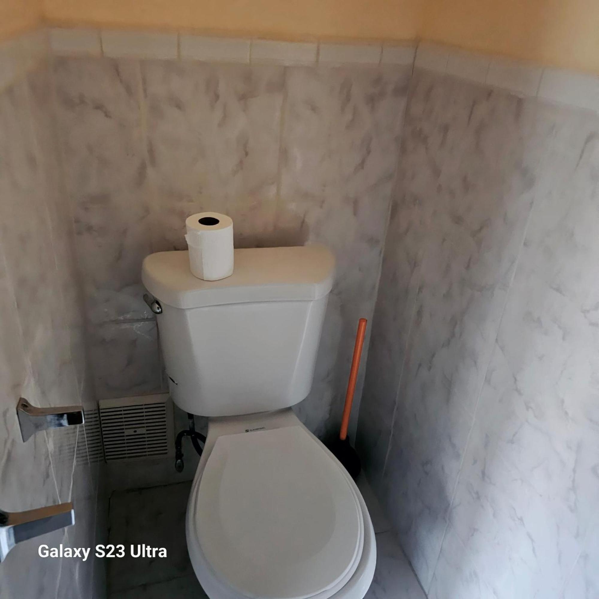 Divine Villa & Resorts Guest House - 283 Lehigh Ave Newark Bagian luar foto
