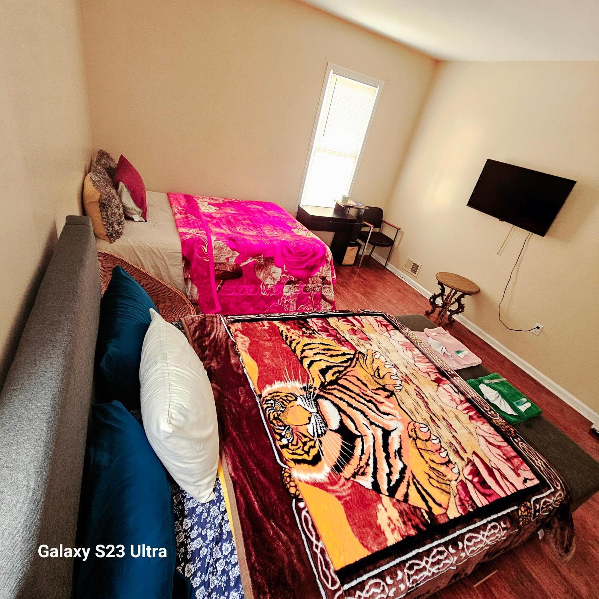 Divine Villa & Resorts Guest House - 283 Lehigh Ave Newark Bagian luar foto