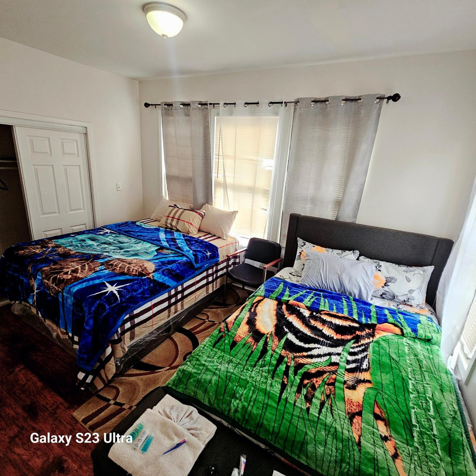 Divine Villa & Resorts Guest House - 283 Lehigh Ave Newark Bagian luar foto