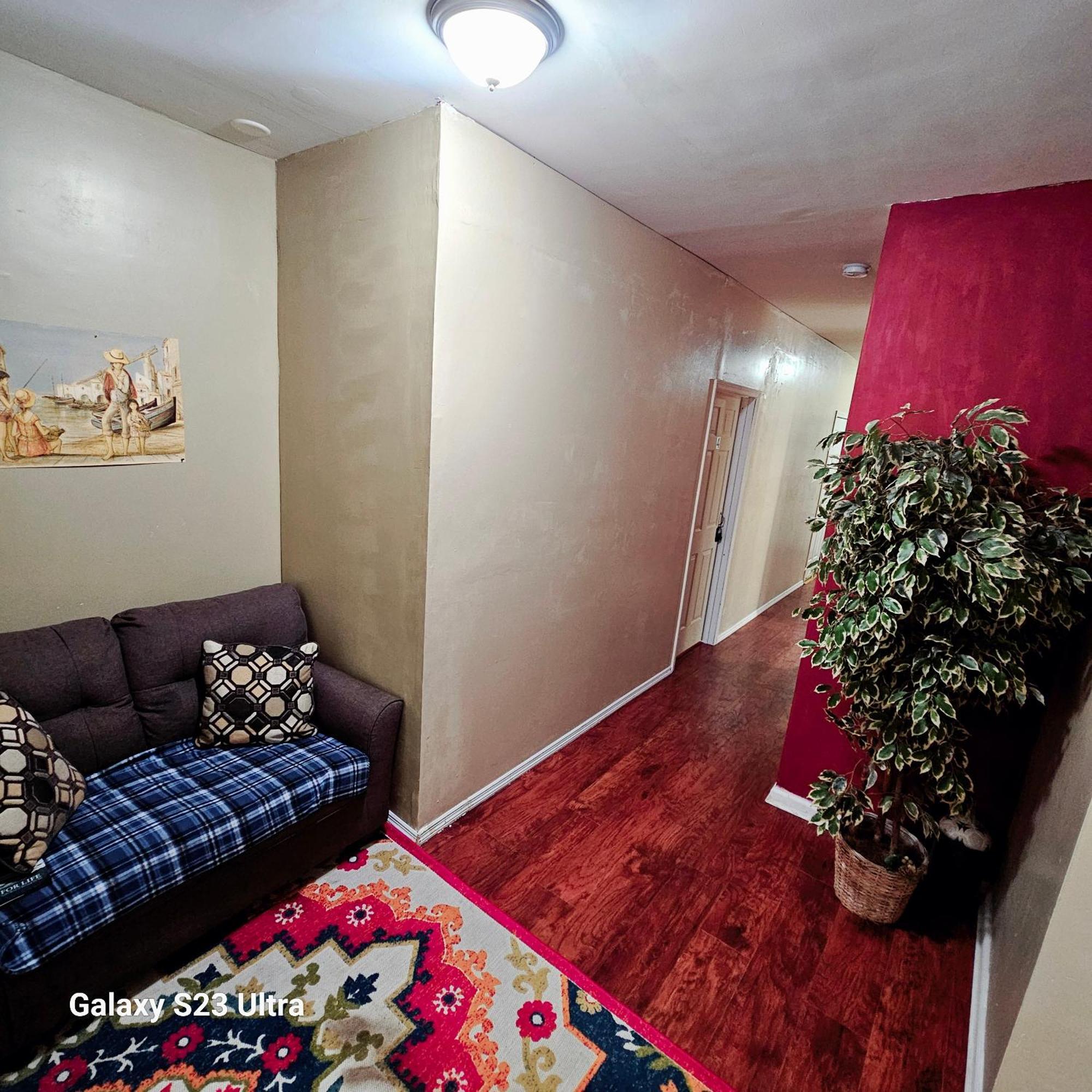 Divine Villa & Resorts Guest House - 283 Lehigh Ave Newark Bagian luar foto